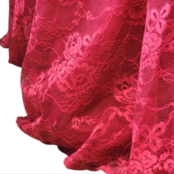 Formal red maxi lace dress, mermaid silhouette, V neckline size 0 - Picture 4 of 9